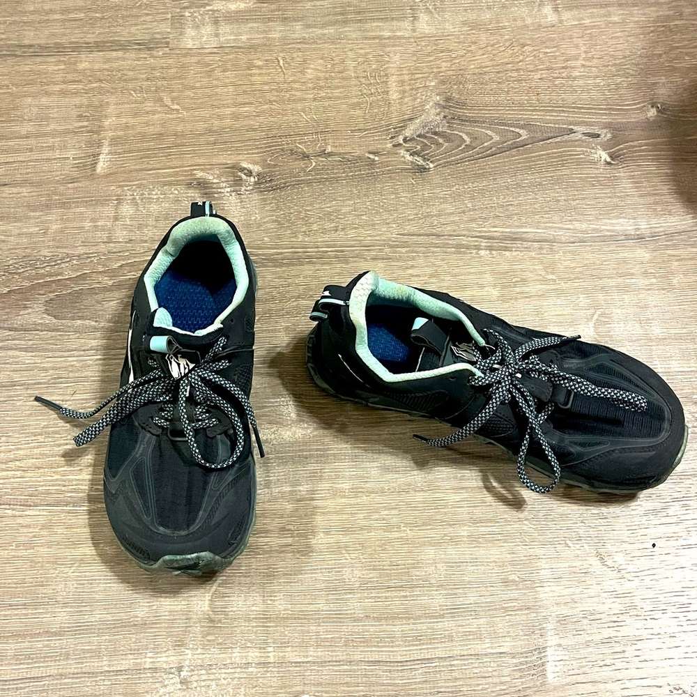 Women’s hiking shoes